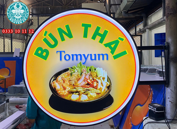 làm hộp đèn đẹp, hộp đèn mica giá rẻ, Nguyễn AD, biển hiệu hút nổi logo