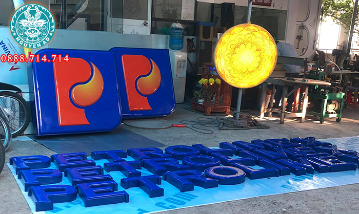 bảng hiệu petrolimex, thi công hộp đèn petrolimex, bảng tên petrolimex,