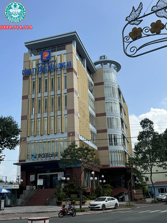 bảng hiệu petrolimex, thi công hộp đèn petrolimex, bảng tên petrolimex,