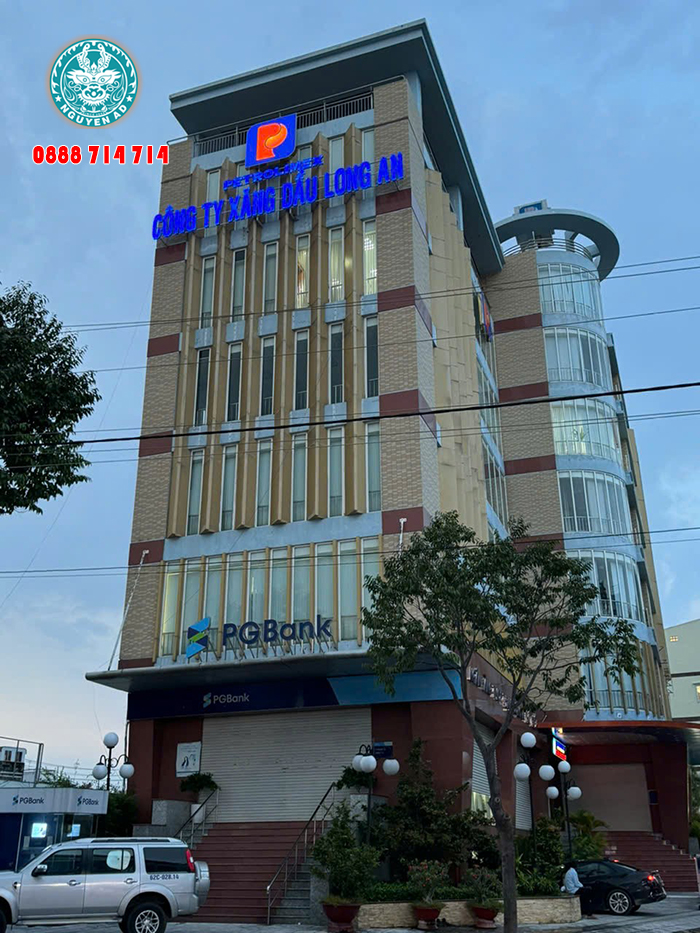 bảng hiệu Petrolimex